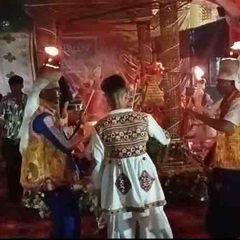 જામનગરમાં સળગતી ઈંઢોણી રાસની પરંપરા:ચામુંડા ગરબી મંડળ દ્વારા 40 વર્ષથી આયોજન, 18 યુવાનો માથે સળગતી ઈંઢોણી રાખીને ગરબા રાખીને માતાજીની ભક્તિ કરે