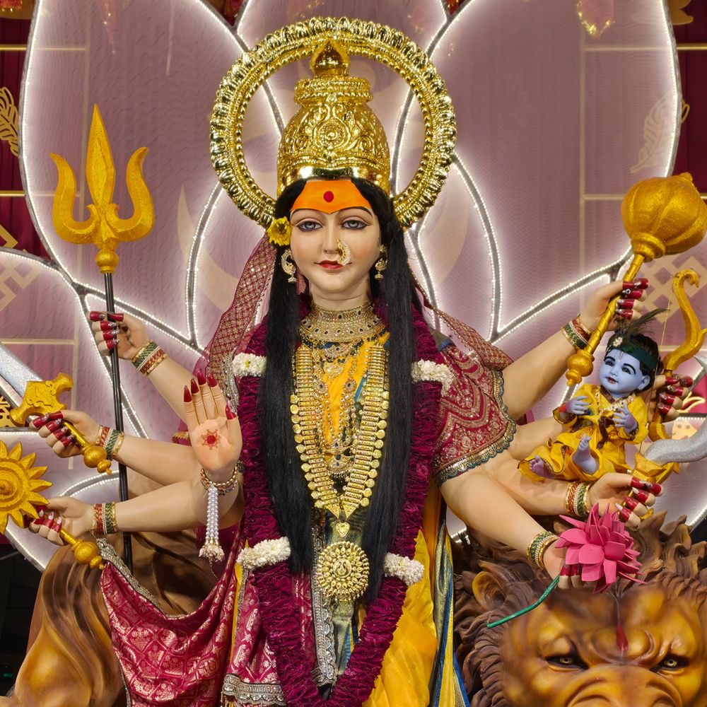 મારી સોસાયટી મારી નવરાત્રિ:ઉધના કાશીનગરમાં 34 વર્ષથી યોજાતા ગરબામાં ખેલૈયાઓ ઝૂમ્યા, શ્રી માધવ ગૌશાળા અને Triple K ગ્રુપ દ્વારા પાંચમા નોરતે ભક્તિનો માહોલ