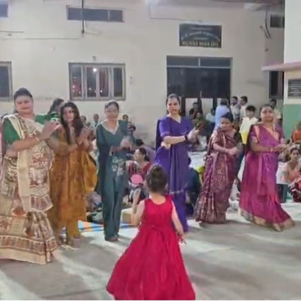 સોમનાથમાં શારદીય નવરાત્રિ, એક હજાર ભૂદેવોએ દેશની શાંતિ માટે સ્તોત્રપાઠ:પાંચમા નોરતે માતા સ્કંદમાતાની પૂજા કરી,પરંપરાગત વસ્ત્રોમાં રાસ પણ રમ્યા