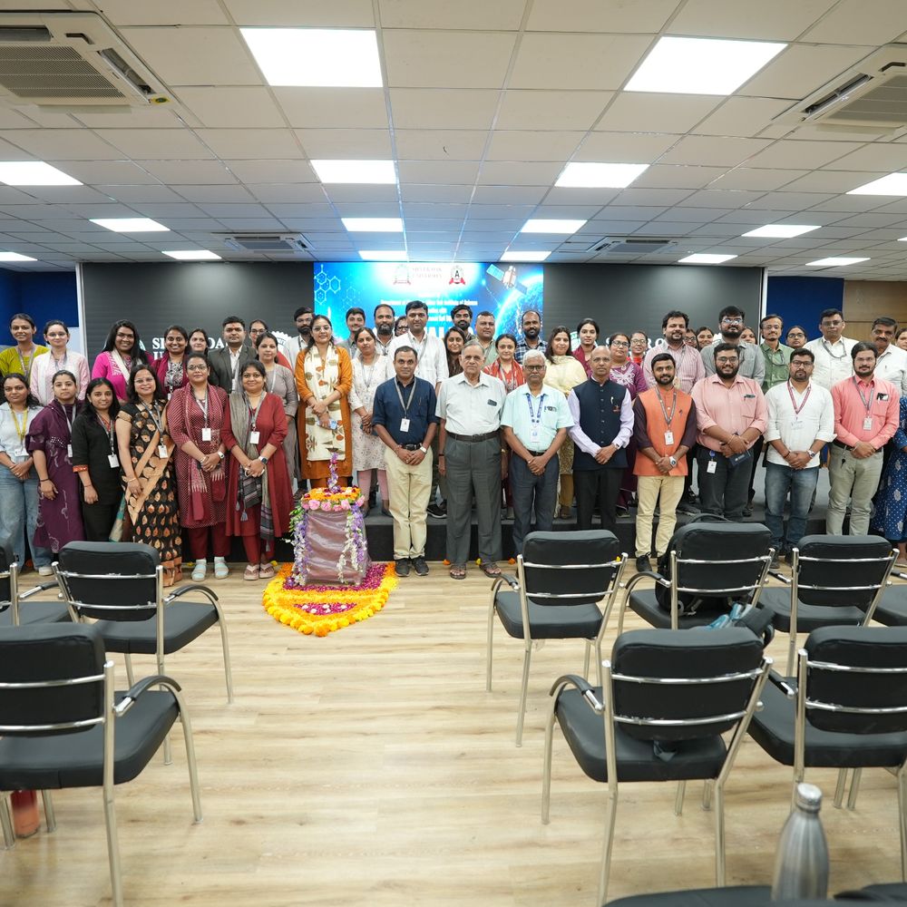 ISROના વૈજ્ઞાનિકોએ SOU TALK 2.0 માં વિદ્યાર્થીઓને માર્ગદર્શન આપ્યું:સિલ્વર ઓક યુનિવર્સિટીએ સ્પેસ સાયન્સ અને ટેકનોલોજી પર કાર્યક્રમ યોજ્યો
