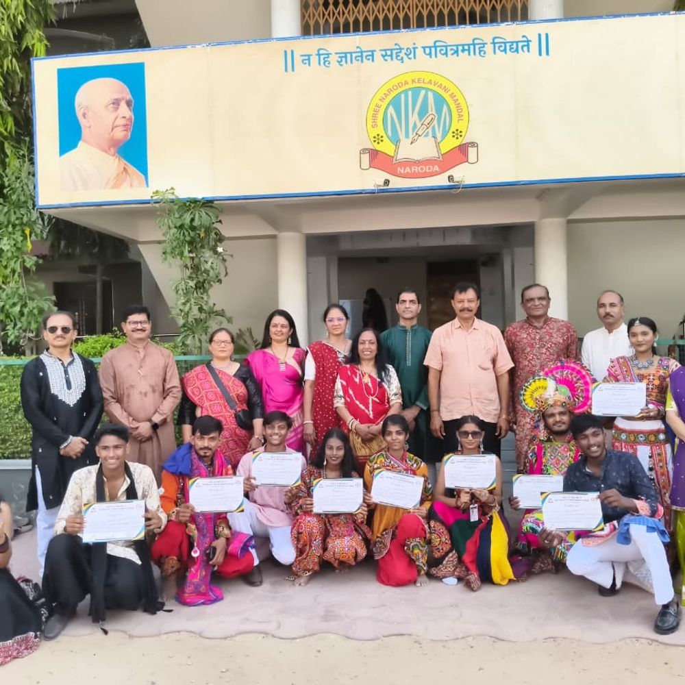 મારી સોસાયટી મારી નવરાત્રિ:નરોડા કોલેજમાં નવરાત્રિ ગરબા મહોત્સવનું આયોજન કરાયું, શ્રીમતી એ. પી. પટેલ આર્ટ્સ અને સ્વ. શ્રી એન. પી. પટેલ કોમર્સ કોલેજમાં 470 વિદ્યાર્થીઓએ ભાગ લીધો