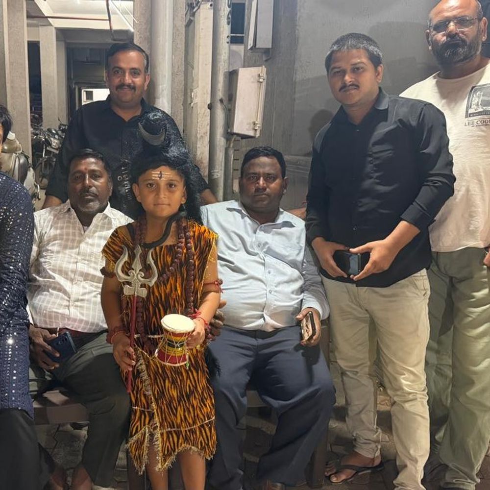 મારી સોસાયટી મારી નવરાત્રિ:આત્રેય એલિગન્સ સોસાયટીએ નાના ચિલોડામાં વેશભૂષા અને નવરાત્રી ઉત્સવ ઉજવ્યો, ચેરમેન બઘેલ અખિલેશકુમાર અને કમિટીએ કાર્યક્રમનું સંચાલન કર્યું