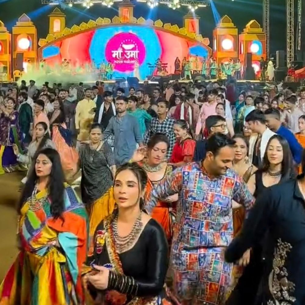 ગોધરાના ઉમા ગરબા મહોત્સવમાં ખેલૈયાઓ ગરબે ઘૂમ્યા:નવરાત્રી પર્વની ધામધૂમપૂર્વક ઉજવણી, ભક્તિ અને ઉત્સાહનો માહોલ