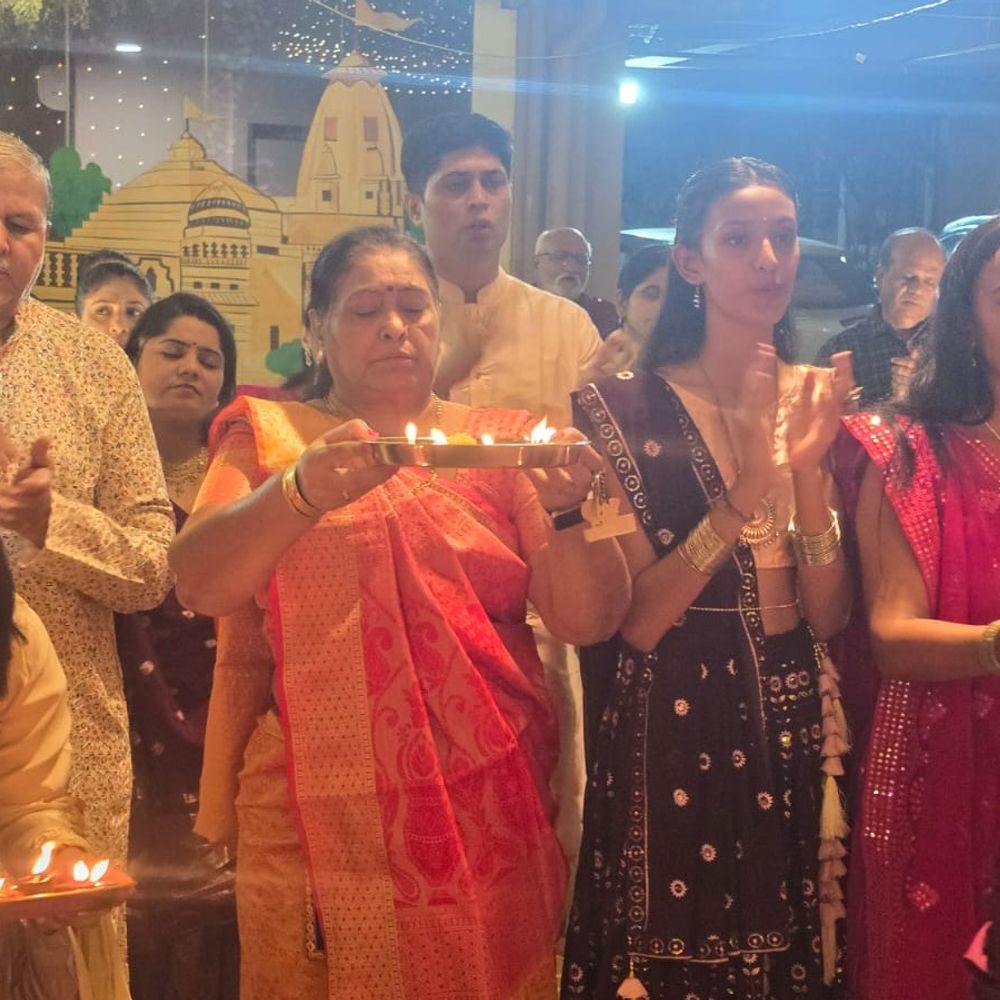 મારી સોસાયટી મારી નવરાત્રિ:પ્રતિષ્ઠા-૭૨ સોસાયટીમાં નવરાત્રી મહોત્સવની ઉજવણી, છઠ્ઠા દિવસે પણ ઉત્સાહભેર માતાજીની આરાધના અને સાંસ્કૃતિક કાર્યક્રમો યોજાયા