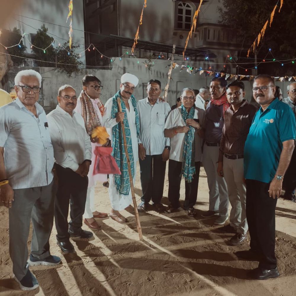 KAS પરિવારના ગરબા મહોત્સવમાં કોર્પોરેટરો અને રોટેરિયન્સનું સન્માન:પાટણની કૃષ્ણપાર્ક, અવધૂત અને શ્રીકુંજ સોસાયટીના ખેલૈયાઓએ અવનવી વેશભૂષા સાથે રંગ જમાવ્યો