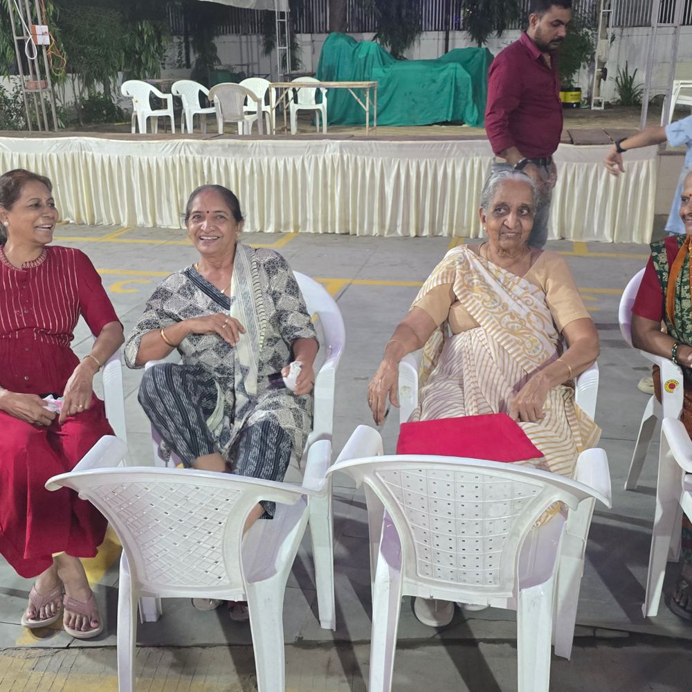 મારી સોસાયટી મારી નવરાત્રિ:સાંઈજ્યોત રેસિડેન્સીમાં છઠ્ઠા નોરતે ખેલૈયાઓમાં ભારે ઉત્સાહ, પરંપરા, શિસ્ત અને સાત્ત્વિકતાના સમન્વય સાથે નવરાત્રિ મહોત્સવની ઉજવણી કરાઈ
