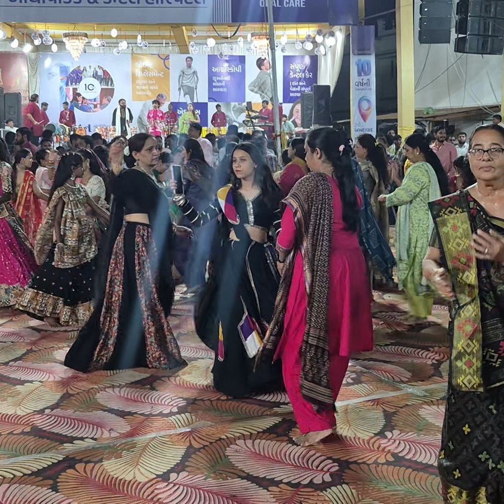 હિંમતનગરમાં ઉમિયા માતાજી મંદિરે નવરાત્રી મહોત્સવની ઉજવણી:છઠ્ઠા નોરતે બહેન-દીકરીઓની સુરક્ષા અને નારીસન્માનને અપાયું વિશેષ પ્રાધાન્ય