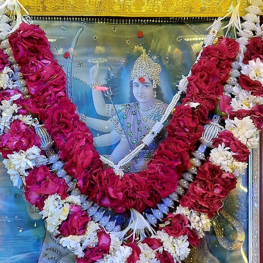 મારી સોસાયટી મારી નવરાત્રિ:ઘાટલોડિયાના વર્ધમાનનગર ફ્લેટમાં નવરાત્રી મહોત્સવની ઉજવણી, ગરબા, રાસ-ત્રણતાલી અને માતાજીના શૃંગાર સાથે છઠ્ઠા નોરતાનો આનંદ