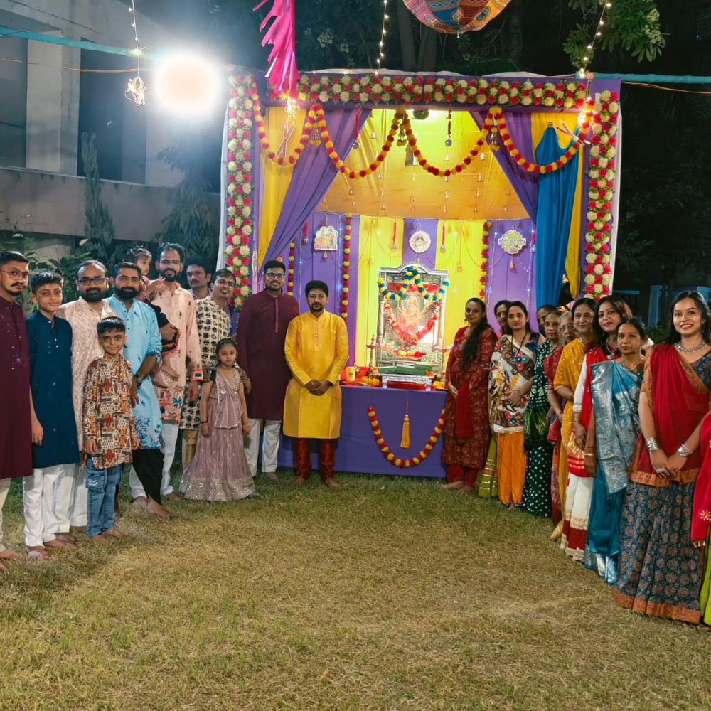 મારી સોસાયટી મારી નવરાત્રિ:વડોદરાની શિખર સોસાયટીમાં નવરાત્રિના છઠ્ઠા દિવસની ઉજવણી, સુભાનપુરા વિસ્તારમાં ગરબાનું આયોજન કરાયું, ભક્તોએ ઉત્સાહભેર ભાગ લીધો.