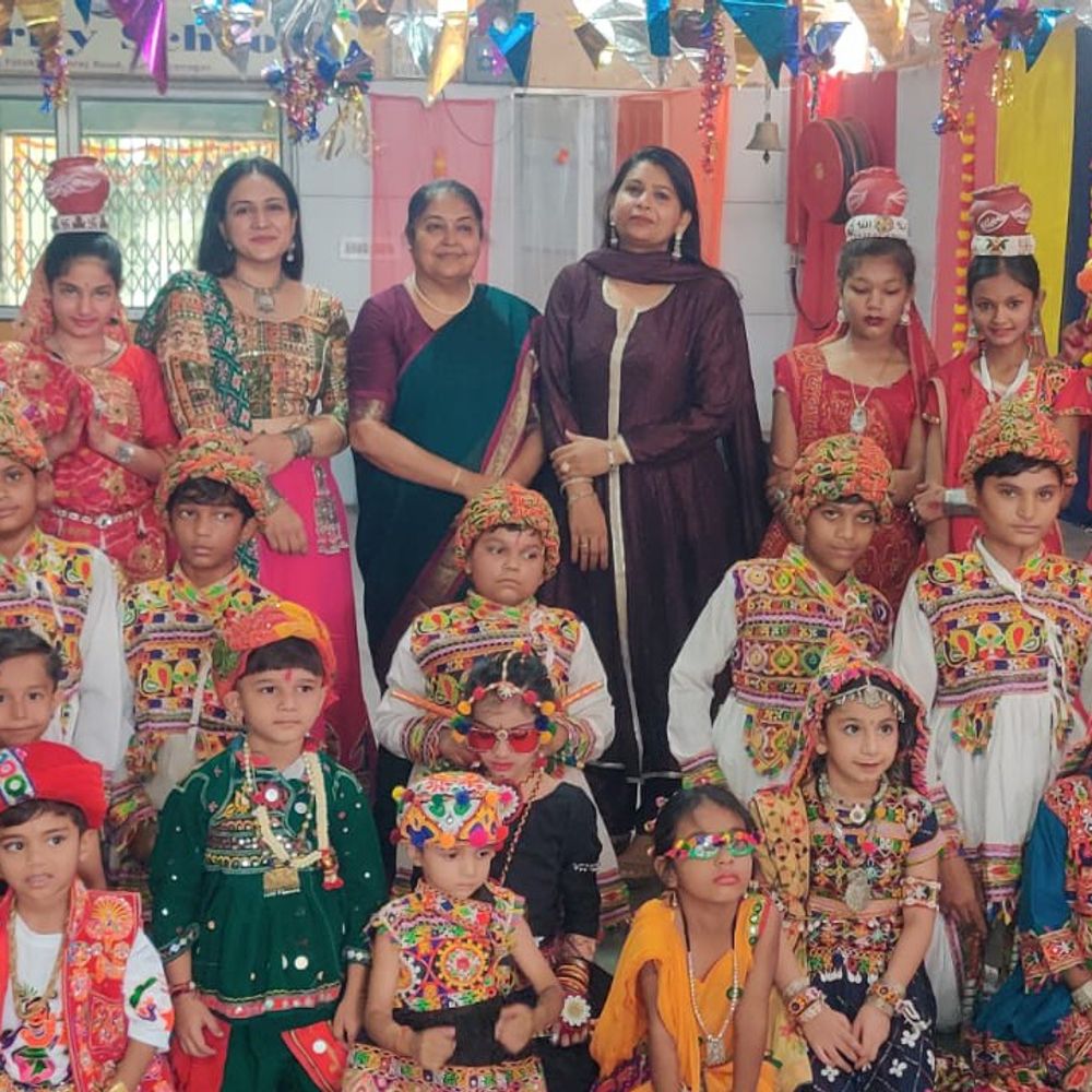 બટરફ્લાય સ્કૂલમાં નવરાત્રી ગરબા હરીફાઈ:બાળકોમાં સંસ્કૃતિ પ્રેમ અને કલાત્મક પ્રતિભા પ્રોત્સાહન માટે 200થી વધુએ ભાગ લીધો