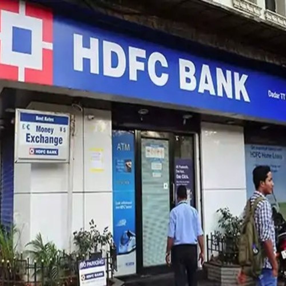 HDFC બેંકનો નફો 4.7% વધીને ₹19,510 કરોડ થયો:બીજા ત્રિમાસિક ગાળામાં નેટ ઇન્ટરેસ્ટ ઇન્કમ 9.7% વધી; એસેટ ક્વૉલિટી સુધરી, એડવાન્સ-ડિપોઝિટમાં ડબલ ડિજિટ વૃદ્ધિ