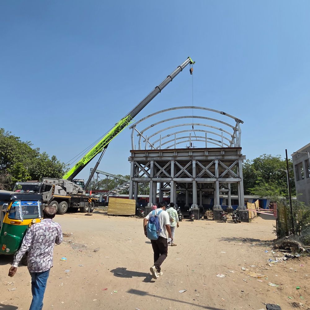 પાટણ રેલવે સ્ટેશન પર 72 મીટર લાંબો ફૂટ ઓવર બ્રિજ:40 કરોડના ખર્ચે એરપોર્ટ જેવી સુવિધાઓ, લિફ્ટ-એસ્કેલેટર સાથે 3 મહિનામાં તૈયાર થશે