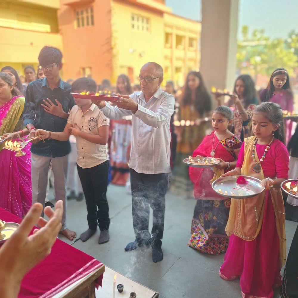 મારી સોસાયટી મારી નવરાત્રિ:વિસલપુર હાઈસ્કૂલમાં નવરાત્રી પર્વની ઉત્સાહભેર ઉજવણી, શ્રી તલકચંદ ઝબકબા સાર્વજનિક હાઈસ્કૂલના વિદ્યાર્થીઓ અને શિક્ષકોએ લીધો ભાગ