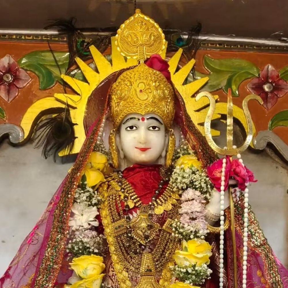મારી સોસાયટી મારી નવરાત્રિ:ઉંટારડામાં પાંચમા નોરતે ગરબાની રમઝટ, મોટા પાર્ટી પ્લોટની ચમકદમક વચ્ચે ગામડાના ગરબાનો પારિવારિક માહોલ મુખ્ય આકર્ષણ બન્યો.