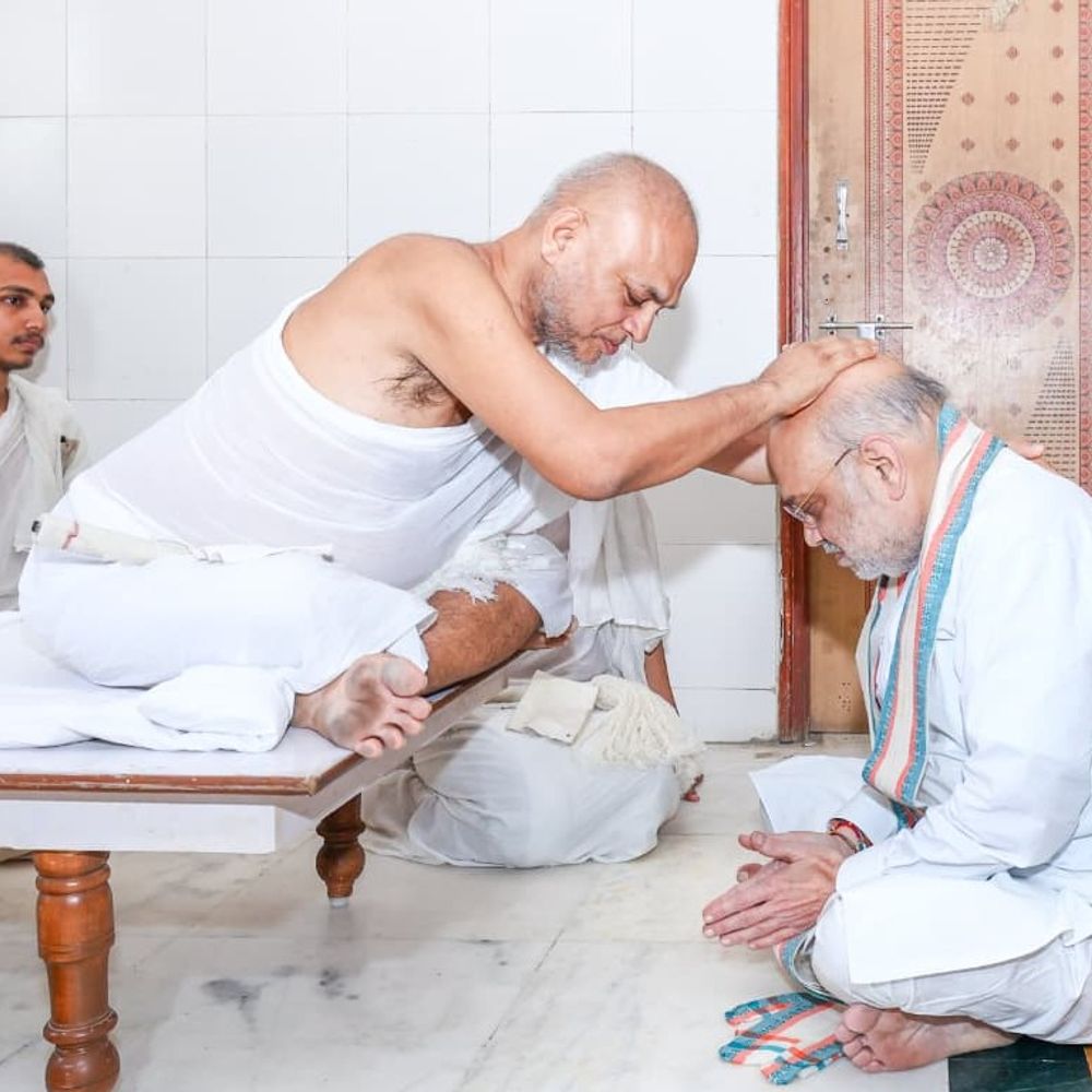 અરિહાને પાછી લાવવા અમિત શાહનું વચન:અમદાવાદમાં આચાર્ય સાહેબને મળી કહ્યું- કેસની દરેક ફાઈલો પર મારી નજર, બહુ જલદી ગુજરાતની દીકરી પાછી આવશે
