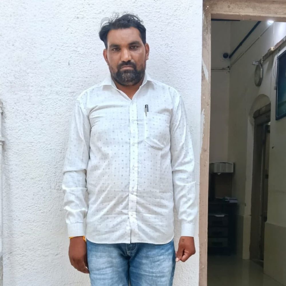 ઊનામાં ટ્રેક્ટર રોકવા લાંચ માંગતો હેડ કોન્સ્ટેબલ ઝડપાયો:ACBએ છટકું ગોઠવીને રૂ. 2,000 લેતા પકડ્યો, રૂ. 5,000ની લાંચ માંગી હતી