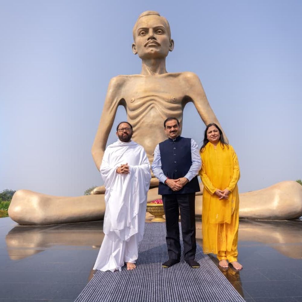 અદાણી ગ્રુપના ચેરમેન ગૌતમ અદાણીએ શ્રીમદ રાજચંદ્ર આશ્રમની મુલાકાત લીધી:પત્ની પ્રીતિ અદાણી સાથે ધરમપુર આશ્રમમાં આશીર્વાદ લીધા, સેવાકીય કાર્યો નિહાળ્યા