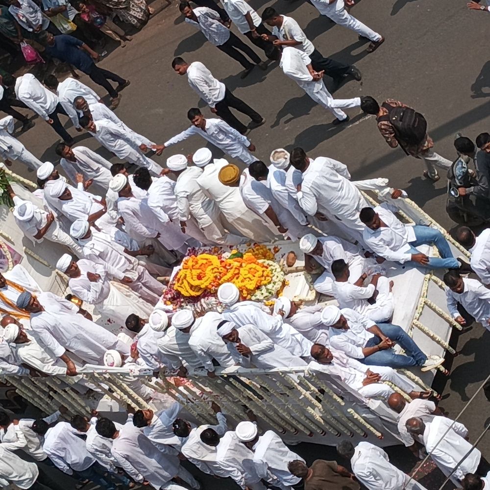 મોરબીના રાજમાતા વિજય કુંવરબા પંચમહાભૂતમાં વિલીન:97 વર્ષની વયે મુંબઈમાં નિધન, લશ્કરી સન્માન-રાજવી પરંપરા સાથે અંતિમસંસ્કાર; PM મોદીએ શોક વ્યક્ત કર્યો, ગુરુવારે ન્યુ પેલેસ ખાતે બેસણું