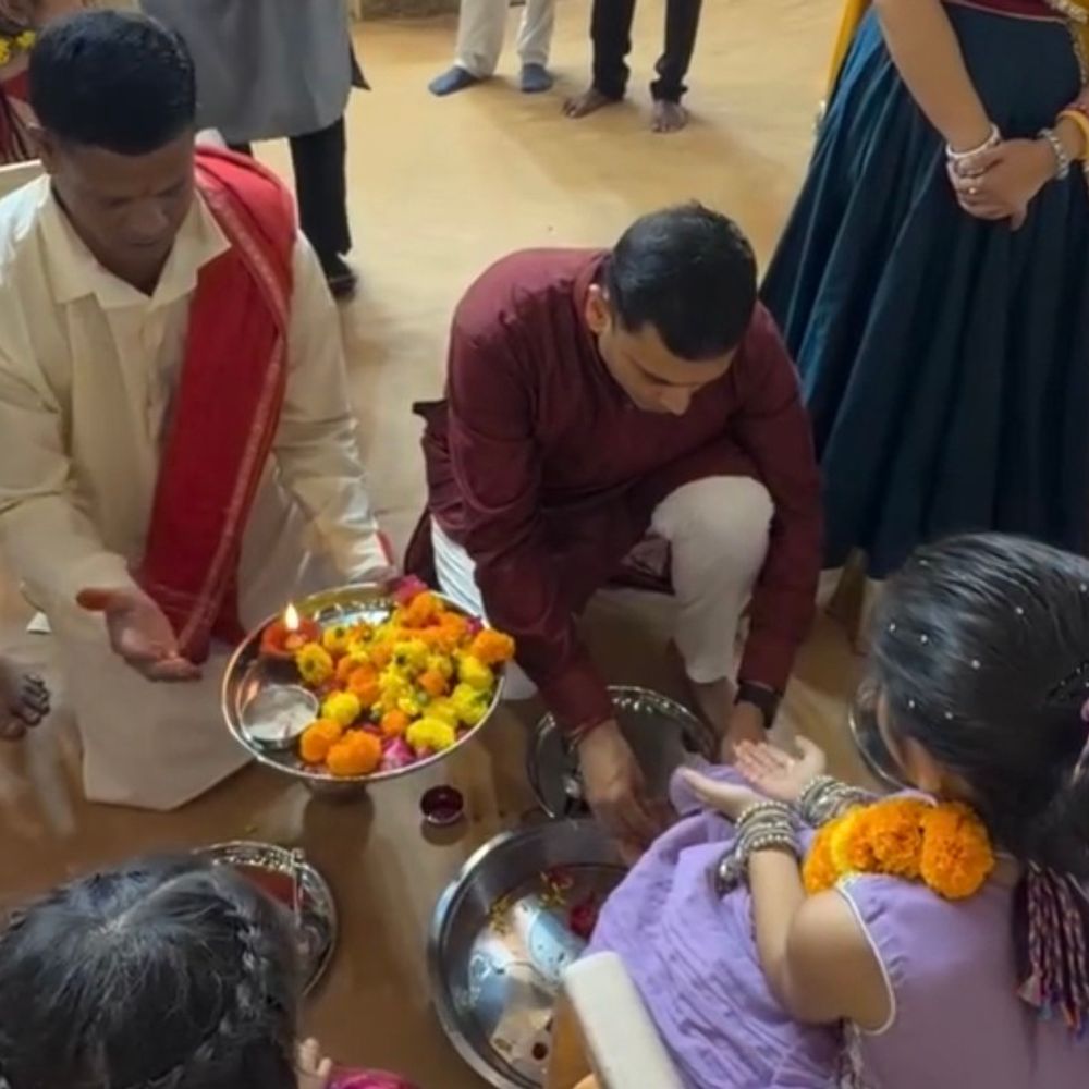 ગોધરા પોલીસ પરેડ ગ્રાઉન્ડ ખાતે બાલિકા પૂજન:SP ડો.હરેશ દુધાતે શક્તિ સ્વરૂપે બાલિકાઓનું પૂજન કર્યું, માતૃશક્તિ પ્રત્યે આદર વ્યક્ત કર્યો