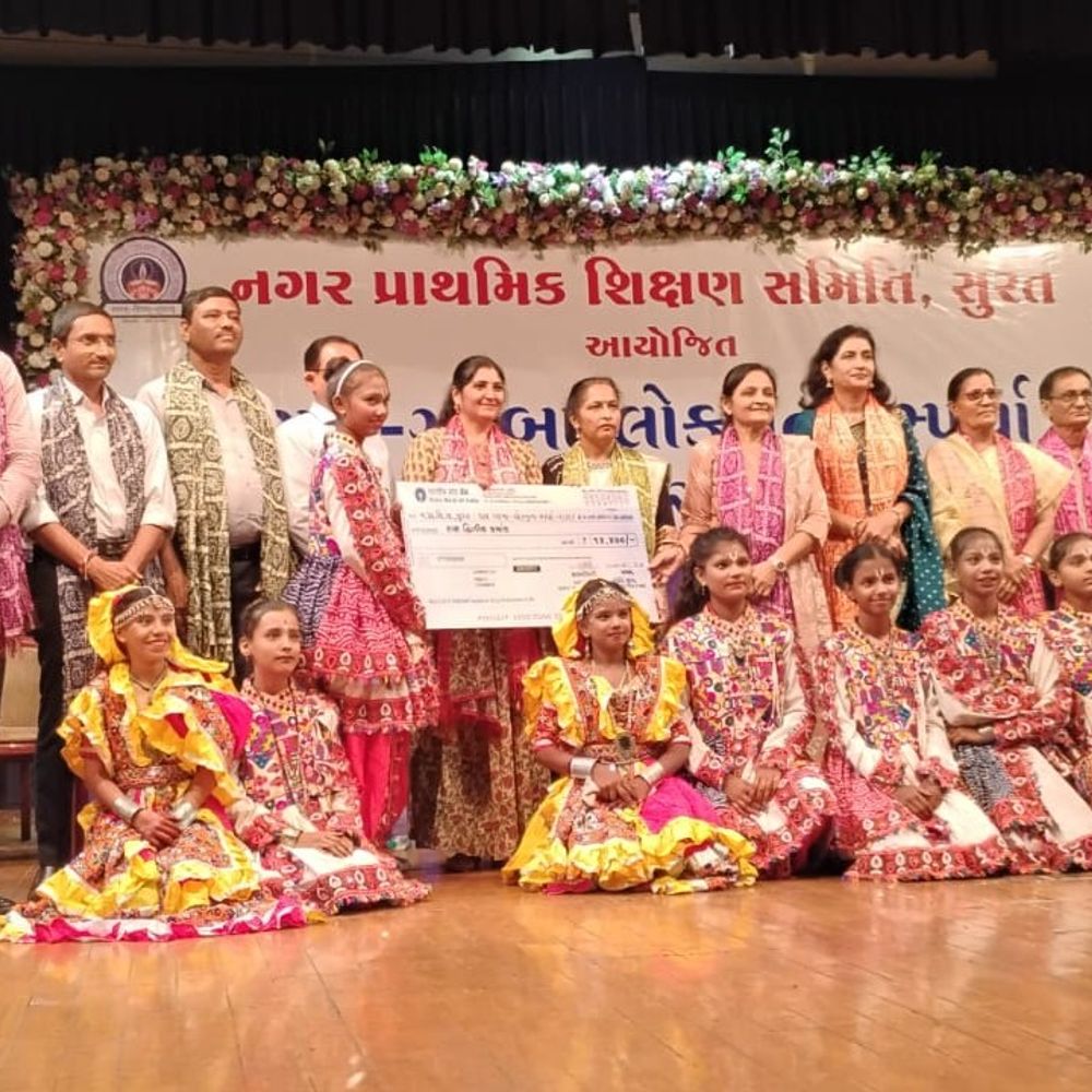 શાળા નંબર 295 એ રાસ હરીફાઈમાં બીજો ક્રમ મેળવ્યો:નગર પ્રાથમિક શિક્ષણ સમિતિની સ્પર્ધામાં ઉધના ઝોન-બીનું ગૌરવ વધાર્યું