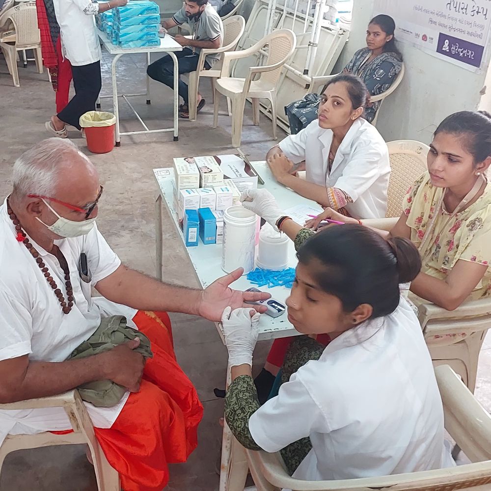 સુરેન્દ્રનગરમાં નિઃશુલ્ક આંખ તપાસ અને એનેમિયા ટેસ્ટ કેમ્પ યોજાયો:85થી વધુ લોકોએ લાભ લીધો, લાયન્સ ક્લબ અને વિનસ ફાઉન્ડેશનનો સેવાકીય ઉપક્રમ