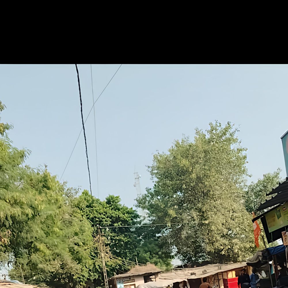 સરકારી જગ્યા પર 35 જેટલા દબાણો દૂર કરવાનો આદેશ‎:કાલોલ તાલુકાના અડાદરામાં 132 ગેરકાયદે દબાણદારોને ગ્રામ પંચાયતે નોટિસ ફટકારી