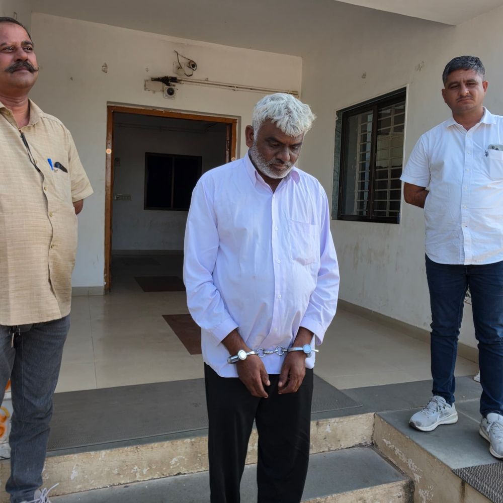 હળવદના ચંદ્રગઢ ગામે પિતાએ સગા પુત્રની હત્યા કરી:મોરબી એલસીબી, એસઓજી અને હળવદ પોલીસે ગણતરીના દિવસોમાં ભેદ ઉકેલી આરોપી પિતાની ધરપકડ કરી