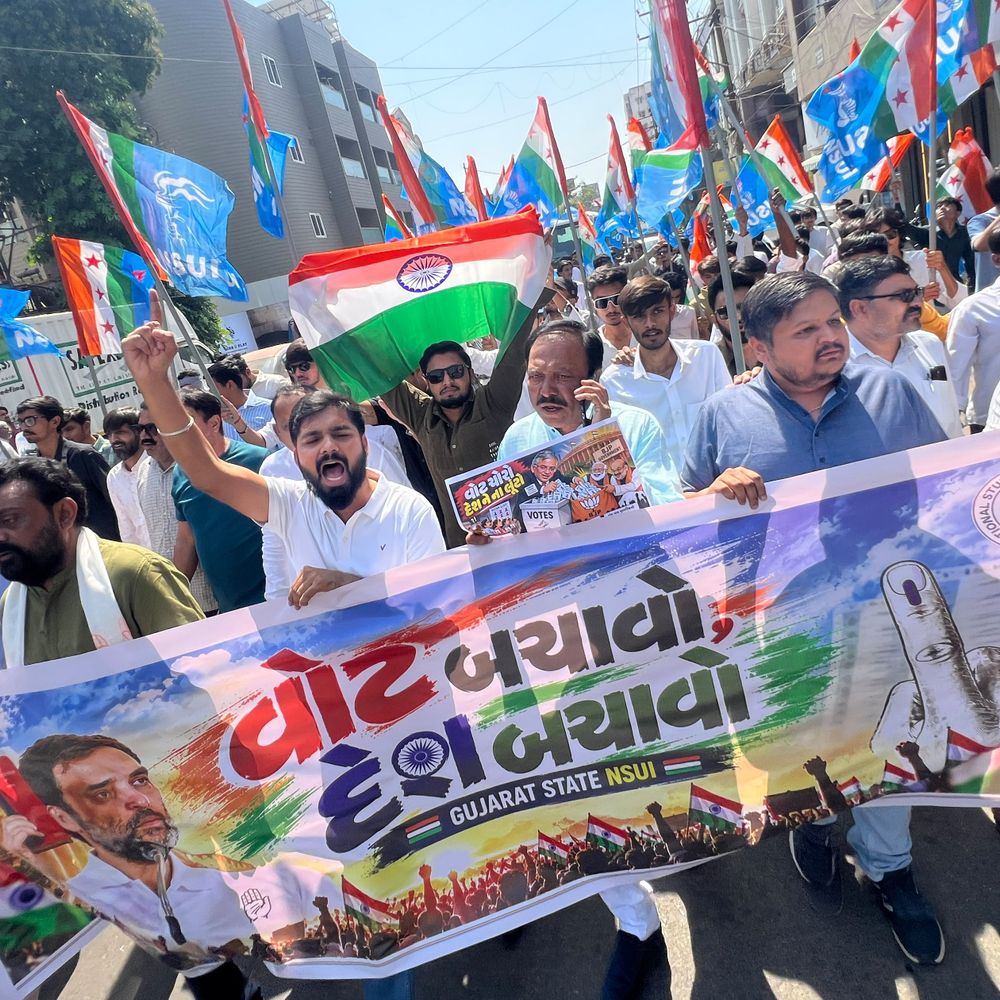 રાજકોટમાં NSUIની પદયાત્રા:જ્ઞાનેશકુમારના રાજીનામા અને 13 કરોડ મતદારોના નામ પુનઃ ઉમેરવાની માંગ, જ્ઞાનેશકુમાર હટાવો અને દેશ બચાવોના સૂત્રોચ્ચાર