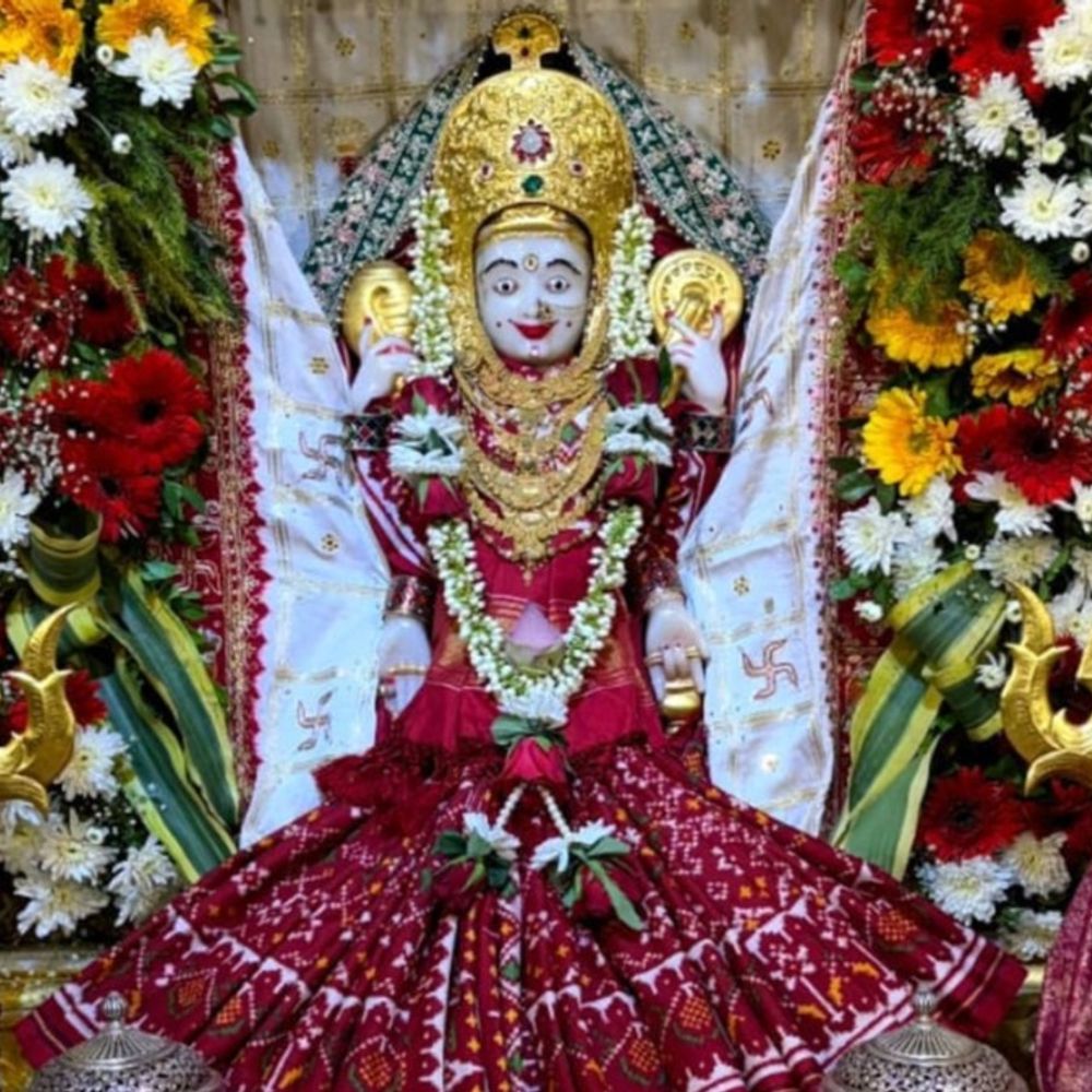આજે વિશ્વ પ્રસિદ્ધ રૂપાલના વરદાયિની મંદિરે પલ્લી યોજાશે:મધ્યરાત્રીએ પલ્લી 27 ચોક ફરીને મંદિર પહોંચશે, માર્ગો ઉપર ઘીની નદીઓ વહેશે, લાખો ભક્તો ઉમટશે