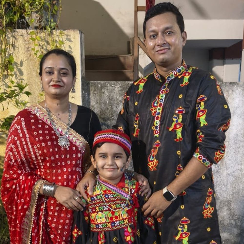 મારી સોસાયટી મારી નવરાત્રિ:વૈભવ લક્ષ્મી રો હાઉસમાં આઠમના શેરી ગરબાની, વડીલોથી ભૂલકાઓ સુધી સૌએ રાસ ગરબાની રમઝટ બોલાવી, મા મહાગૌરીની પૂજા કરાઈ