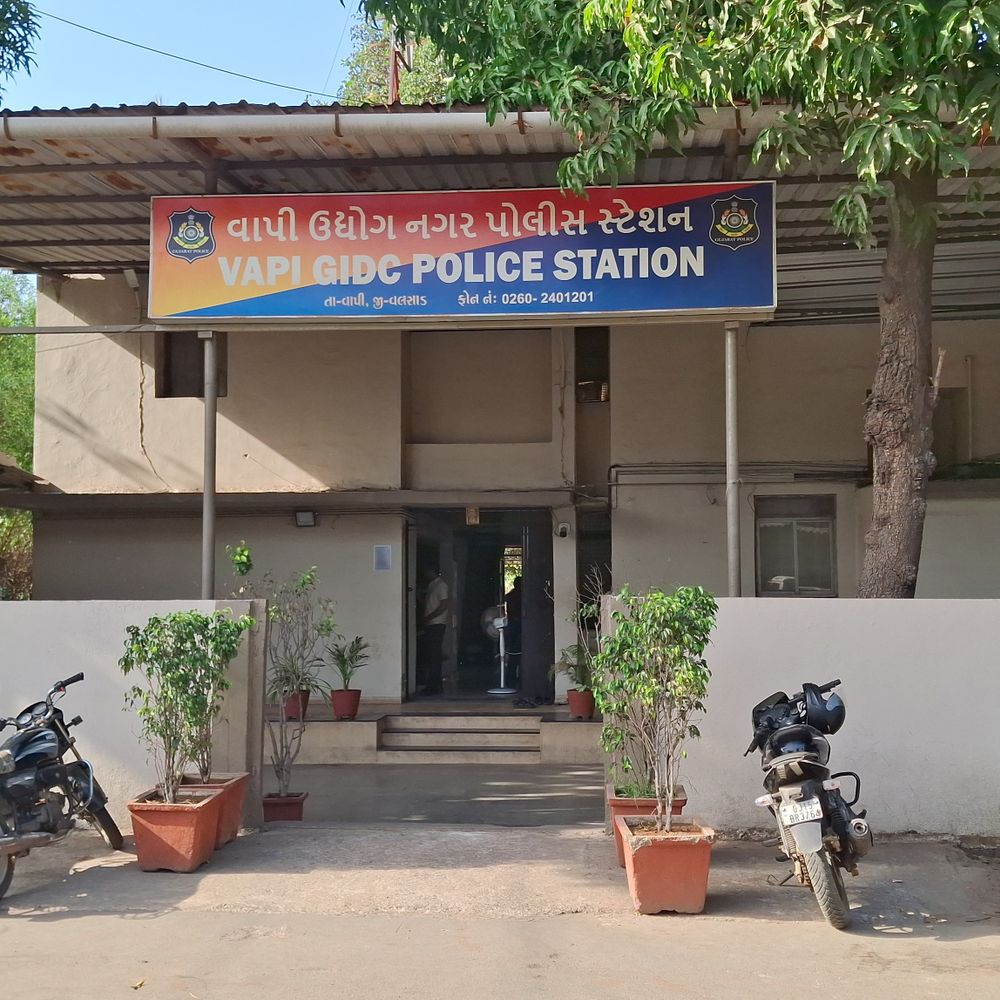 વાપી GIDCમાં જૂની અદાવતમાં યુવક પર ચપ્પુથી હુમલો:પેટના ભાગે ગંભીર ઈજા પહોંચાડી આરોપી ફરાર, પોલીસે ગુનો નોંધ્યો