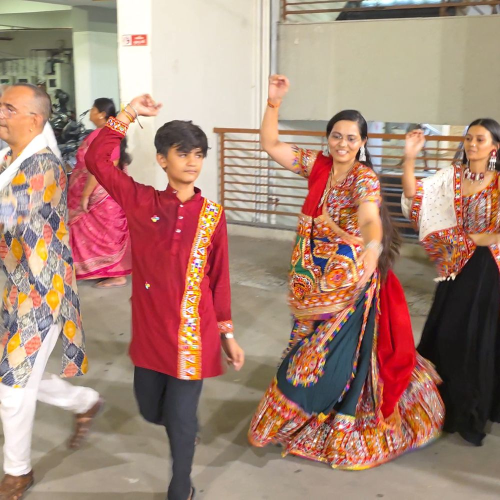 મારી સોસાયટી મારી નવરાત્રિ:રત્નસાગર હાઈટ્સમાં આઠમના નોરતે ખેલૈયાઓ મન મૂકીને ઝૂમ્યા, મહેશ જ્વેલર્સ તરફથી 11 ઇનામો અપાયા, લકી ડ્રોના વિજેતા પણ જાહેર થયા.