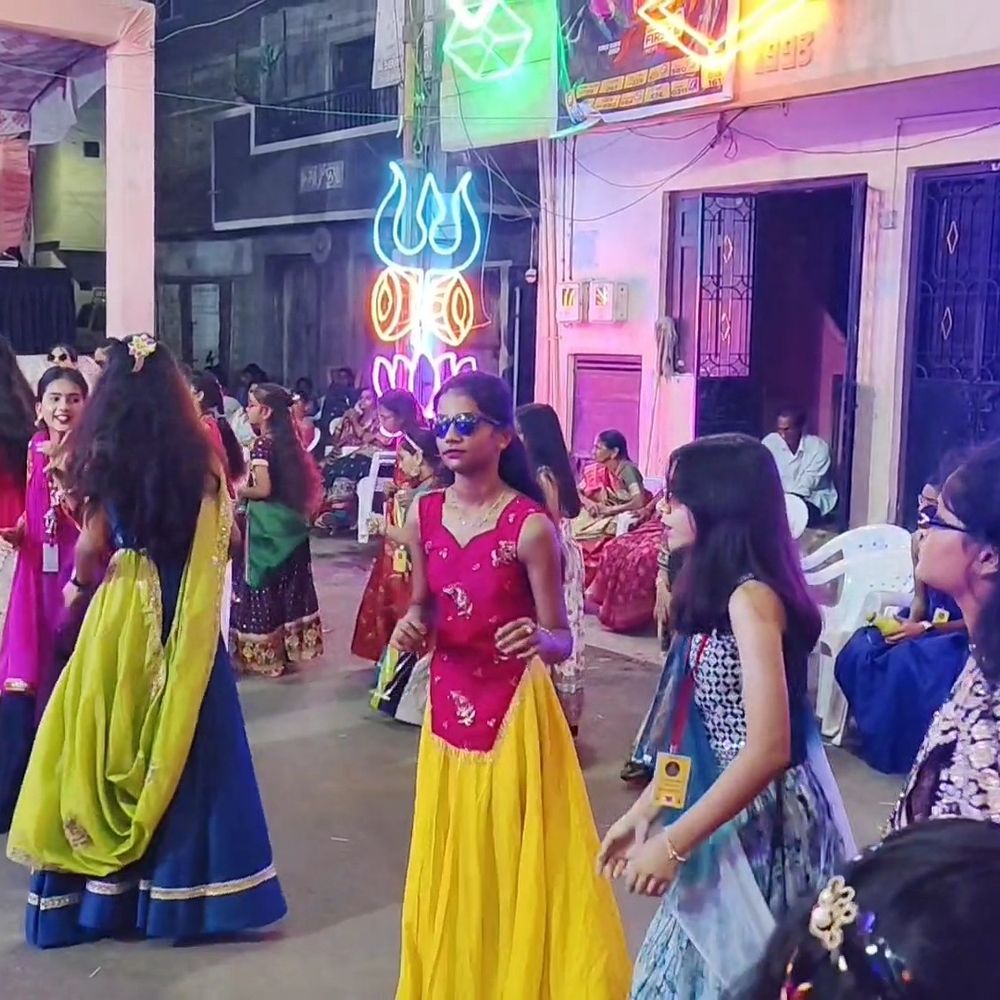 રાજપીપળામાં 'મારી દીકરી મારે આંગણે' સંકલ્પ સાથે બાલિકા ગરબા:સંસ્કાર યુવક મંડળે કાછીયાવાડમાં અંબા માતાજી મંદિરે 5થી 15 વર્ષની દીકરીઓ માટે આયોજન કર્યું