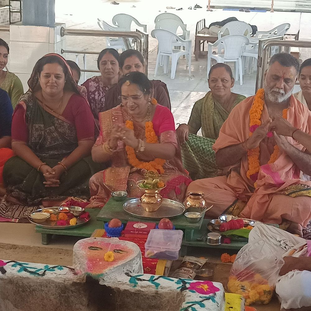 ચંદ્રુમાણામાં દુર્ગાષ્ટમીએ શ્રી ગૌરી માતા મંદિરે નવચંડી યજ્ઞ યોજાયો:દેવસ્થાન ટ્રસ્ટના પ્રમુખ ચેતનકુમાર વ્યાસ યજમાન બન્યા; ગામમાં નવરાત્રીની ધામધૂમપૂર્વક ઉજવણી થઈ