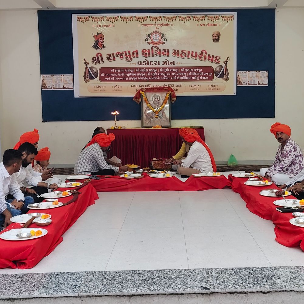 દશેરાએ શહેરમાં ઠેર-ઠેર શસ્ત્રપૂજનના કાર્યક્રમો:500 ભાઈ-બહેનોએ રાસ-ગરબાની રમઝટ બોલાવી, 'તમામ પરગણાના રાજપૂતોને જોડી શિક્ષણ-સંસ્કારનું ઉત્તમ કાર્ય થઈ રહ્યું છે'