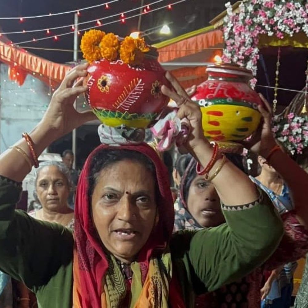 મારી સોસાયટી મારી નવરાત્રિ:તુલસી કુંજ સોસાયટીમાં 35મો નવરાત્રી મહોત્સવ ઉત્સાહભેર ઉજવાયો, કેયુરભાઈ અને રમણભાઈના માર્ગદર્શન હેઠળ ગરબા, આરતી અને હવન સાથે પૂર્ણાહુતિ