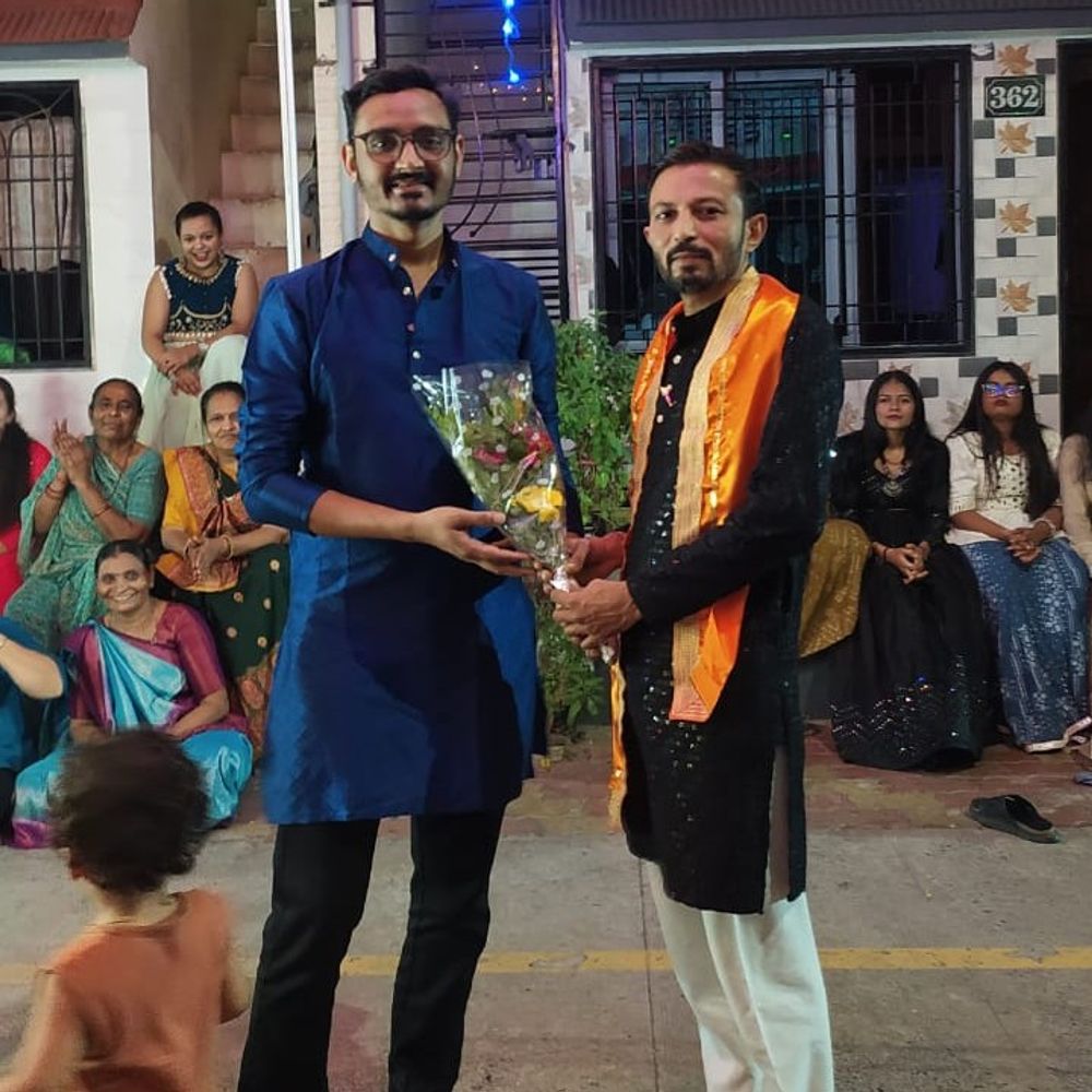 મારી સોસાયટી મારી નવરાત્રિ:તિરુપતિ સોસાયટીમાં નવમા નોરતે ઈનામ વિતરણ કરાયું, યોગી ચોક સુરત ખાતે માતાજીની આરતી બાદ બાળકોને પ્રોત્સાહિત કરાયા