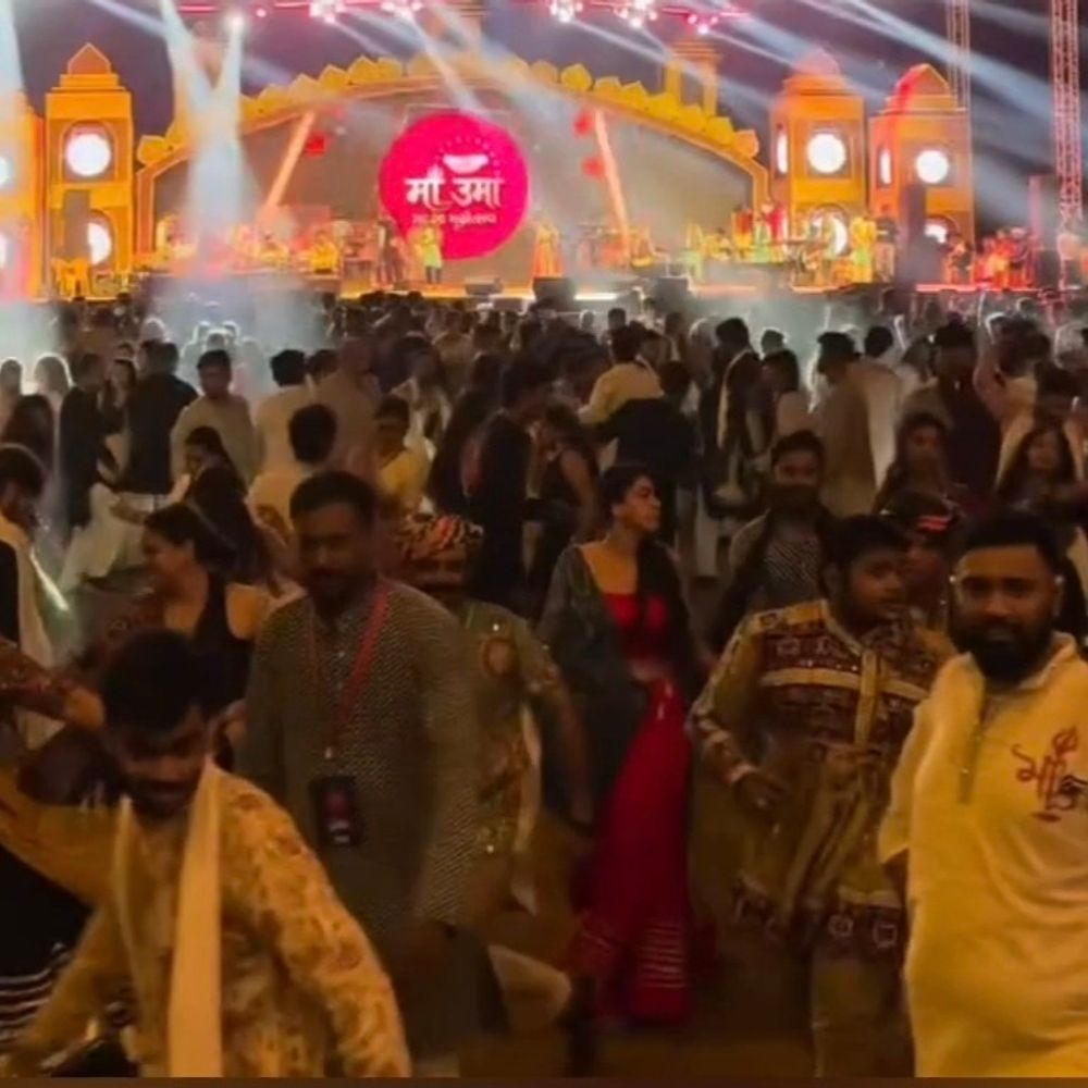 ગોધરાના માતાજી ઉમાં ગરબા મહોત્સવમાં ખેલૈયાઓનો ભારે ઉત્સાહ:મોટી સંખ્યામાં ખેલૈયાઓએ પરંપરાગત ગરબાની રમઝટ બોલાવી