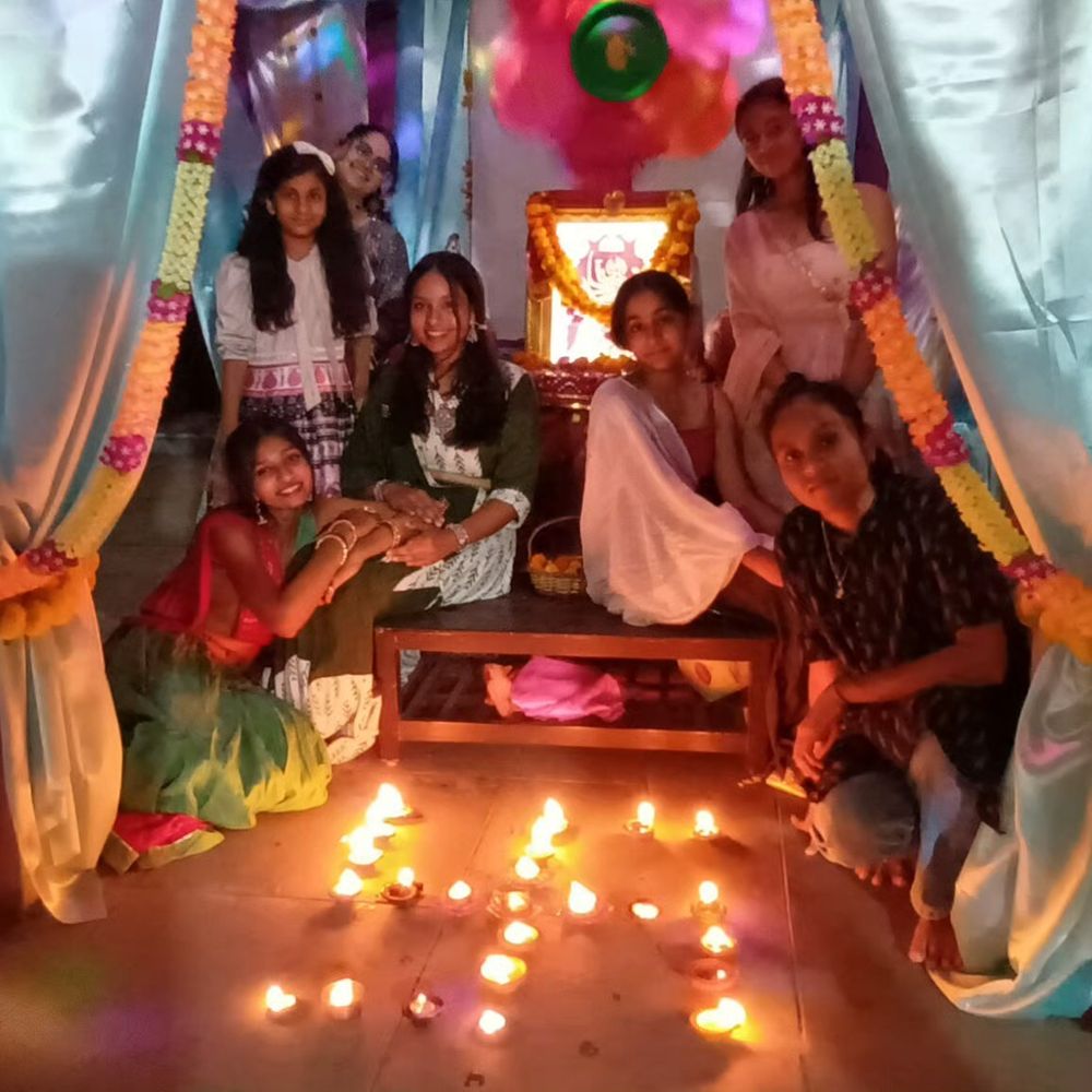 મારી સોસાયટી મારી નવરાત્રિ:વૃંદાવન-6 સોસાયટીમાં નવરાત્રી મહોત્સવનું ઝગ-મગ દીવા સાથે સમાપન, ન્યુ સાયન્સ સિટી, સોલા ખાતે ખેલૈયાઓએ ગરબાની રમઝટ માણી