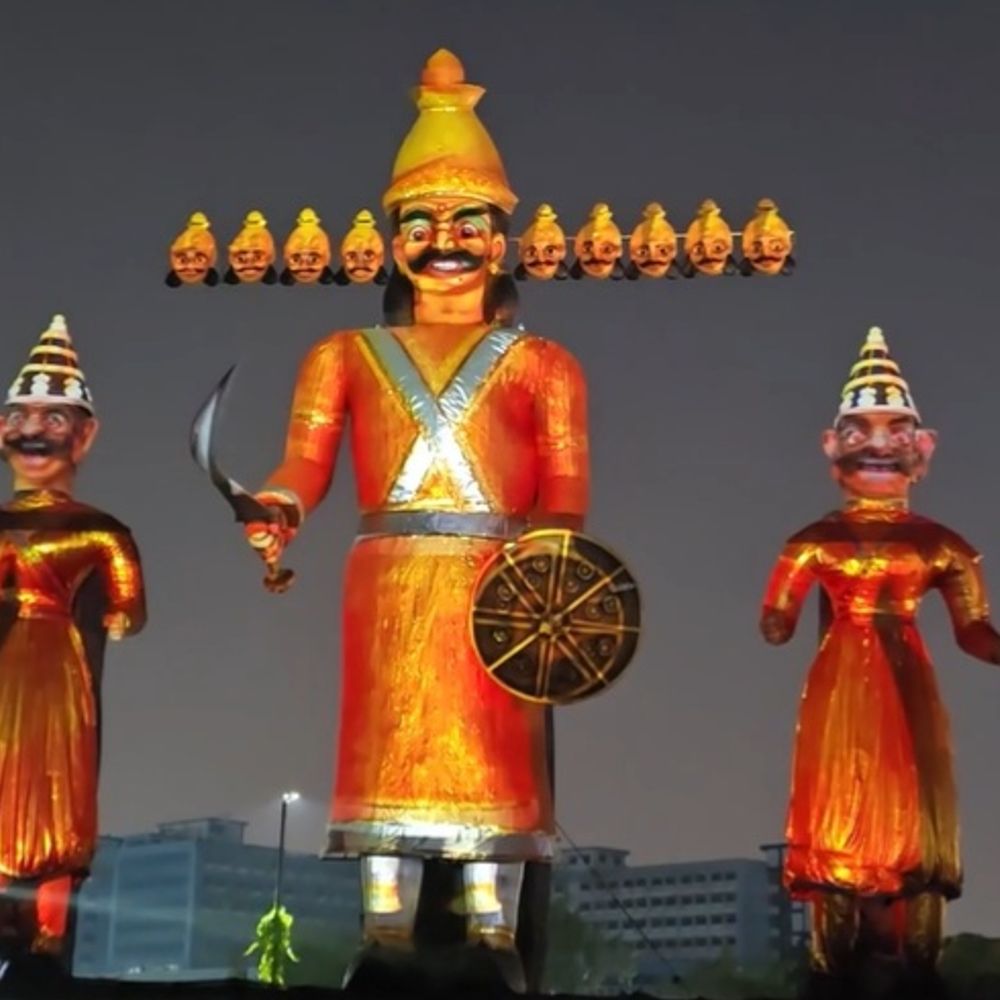 કોલકાતામાં 50 ફૂટનો રાવણ બનાવાયો:આયોજનમાં સીએમ શુભેન્દુ સામેલ થઈ શકે છે