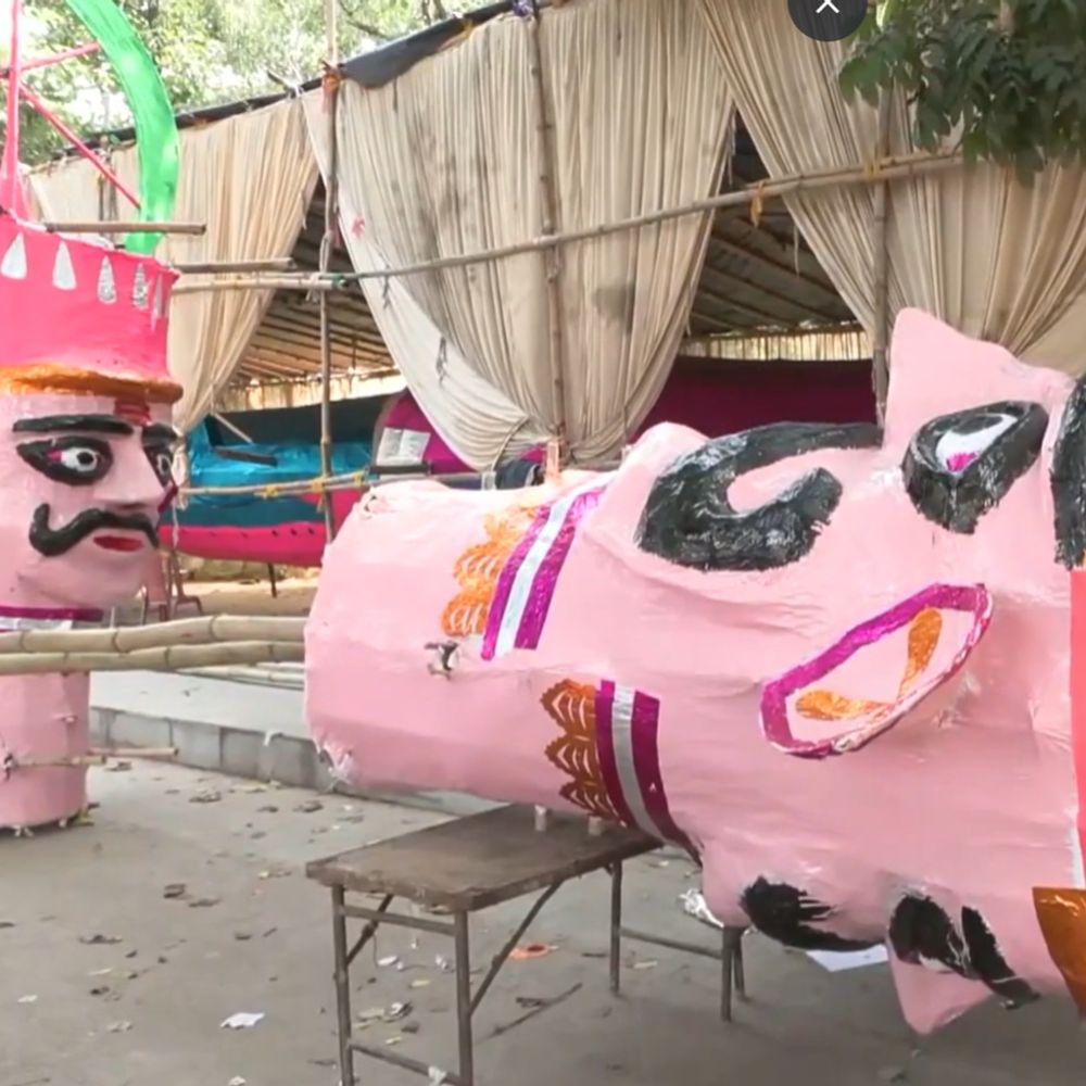 બિહારના પટનામાં 90 ફૂટનો રાવણ બનાવાયો:આંખોમાંથી અંગારા અને મોઢામાંથી જ્વાળાઓ નીકળશે