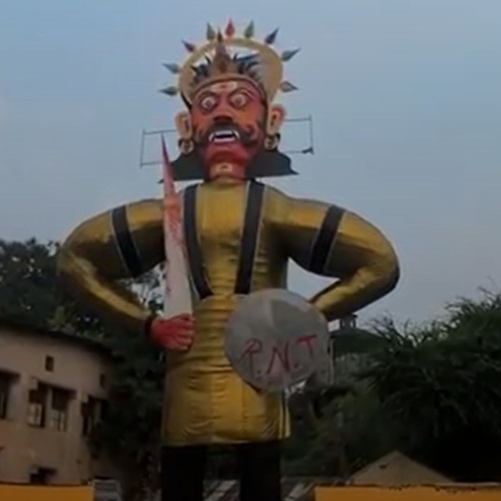 મધ્ય પ્રદેશમાં સૌથી મોટો રાવણ ઇન્દોરમાં સળગાવવામાં આવશે:અહીં 121 ફૂટ ઊંચો રાવણ તૈયાર થયો છે