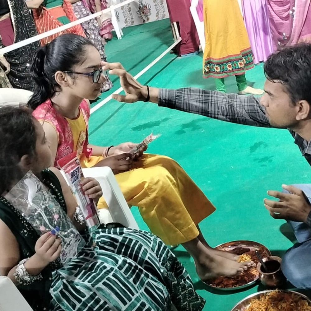 હિંમતનગરમાં નવરાત્રીના નવ દિવસમાં 18 સ્થળોએ 450થી વધુ કન્યાઓનું પૂજન:આંતરરાષ્ટ્રીય હિન્દુ પરિષદ અને રાષ્ટ્રીય બજરંગ દળ દ્વારા સતત સાતમા વર્ષે આયોજન