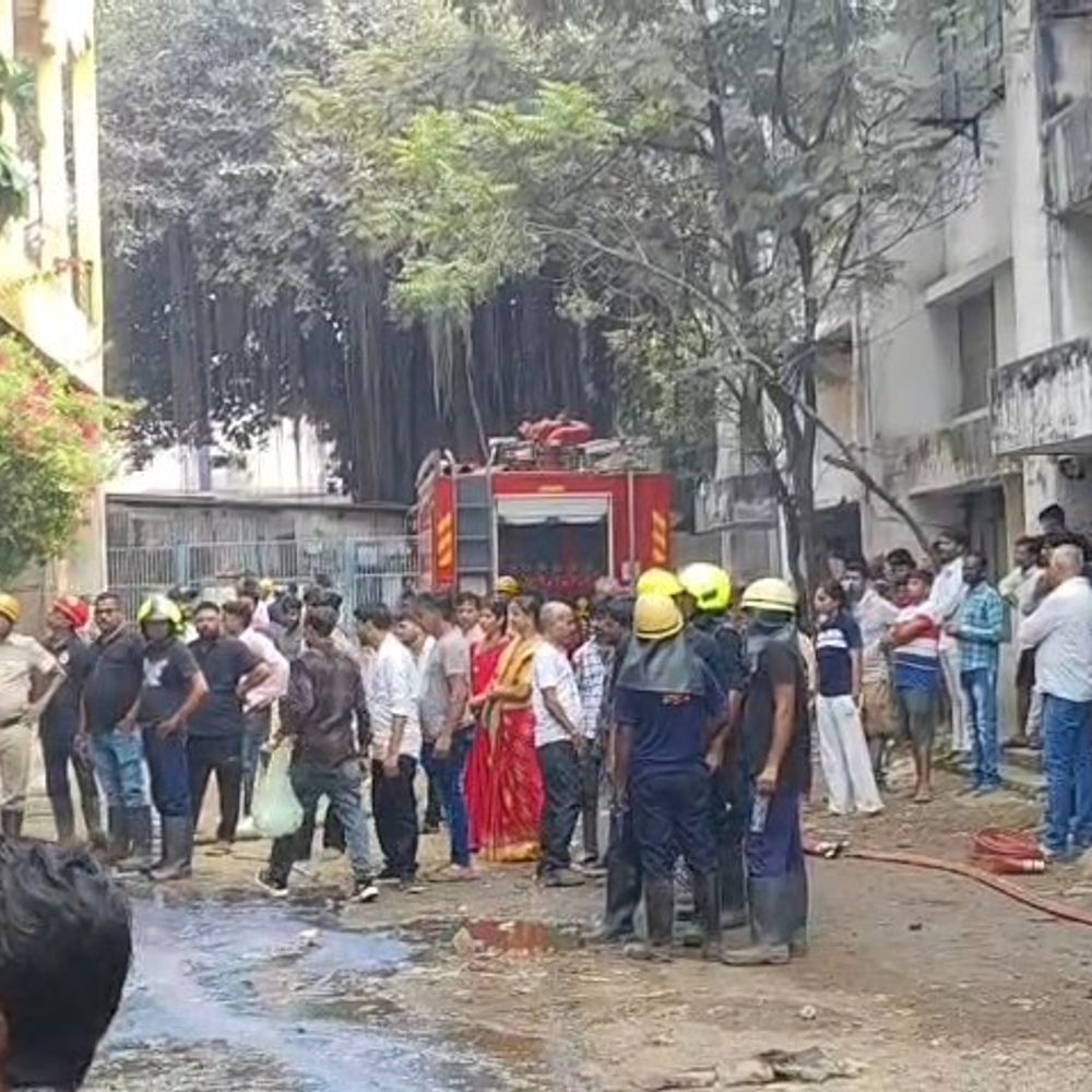 દાદરાની મોલ્ડિંગ કંપનીમાં આગ:દશેરાની પૂજા-હવન દરમિયાન લાગી આગ, 4 ફાયર ફાઈટરે કાબૂ મેળવ્યો