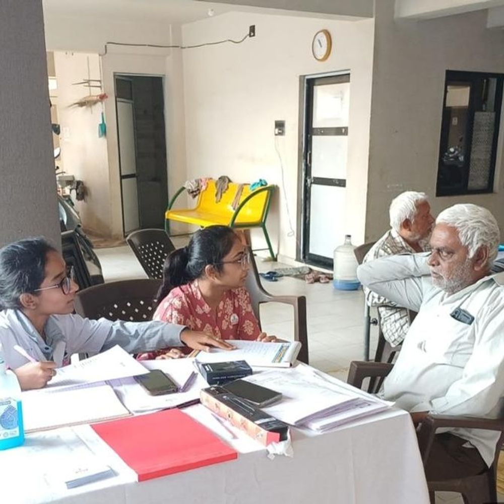 શ્રી આર્યતેજ ક્લિનિક દ્વારા મોરબીમાં નિઃશુલ્ક ફિઝીયોથેરાપી કેમ્પ:૧૯ ઓક્ટોબરે સનરાઇઝ વિલા સોસાયટીમાં યોજાયો, ૩૦ દર્દીઓએ લીધો લાભ