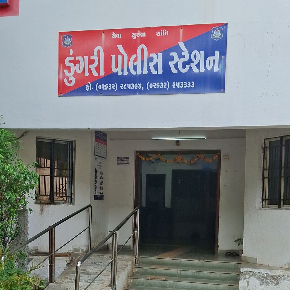ઇન્સ્ટાગ્રામ પર મિત્રતા કેળવી હોટલમાં લઈ જઈ આચર્યું દુષ્કર્મ:ડુંગરીમાં સગીરાને પ્રેમજાળમાં ફસાવી ₹45 લાખથી વધુ પડાવ્યા, અંગત પળોની તસવીરો વાયરલ કરવાની ધમકી આપી બ્લેકમેલિંગ