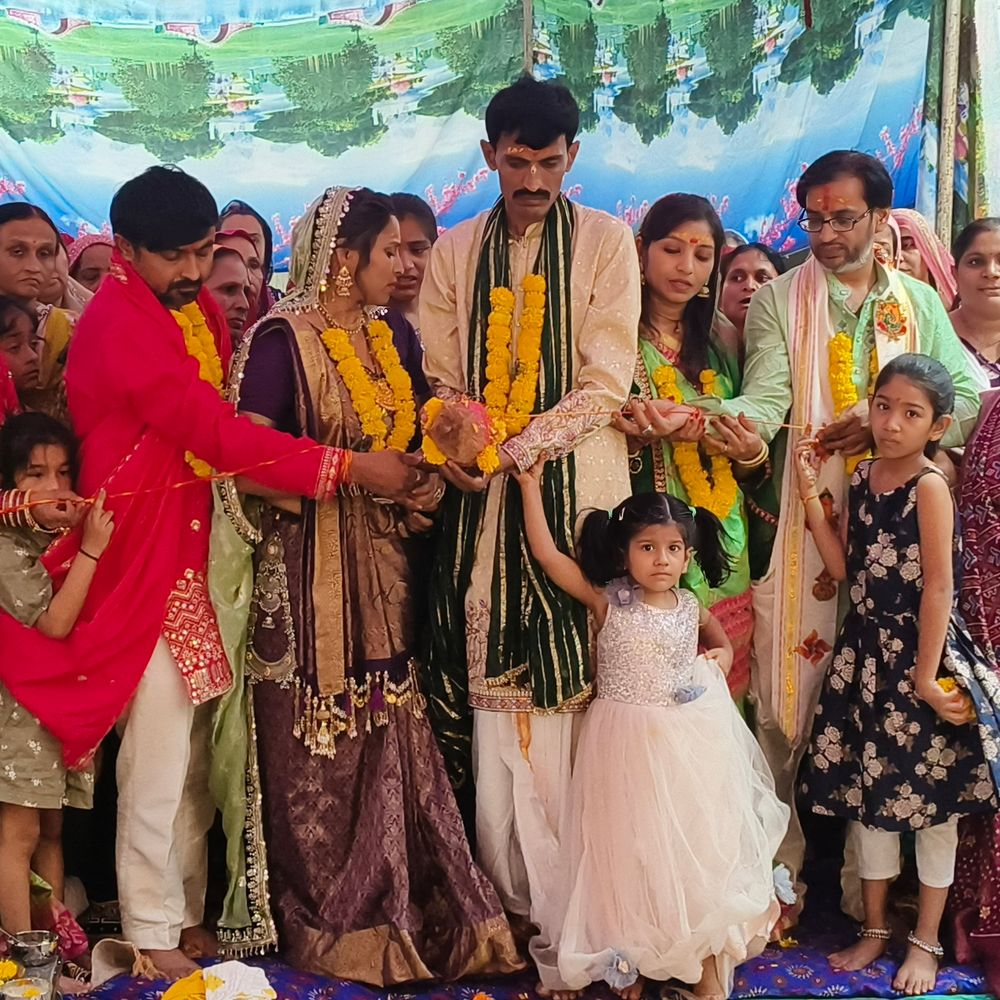 મારી સોસાયટી મારી નવરાત્રિ:બાલાજી રેસિડેન્સીમાં દશેરા પર નવચંડી યજ્ઞ અને ભોજન સમારંભ, અલ્પેશ પટેલ, જીગ્નેશ ભાદાણી અને પ્રશાંત વાઘેલા મુખ્ય યજમાન બન્યા.