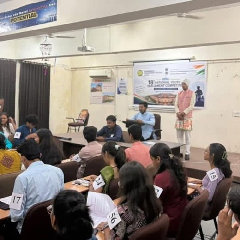 મારી સોસાયટી મારી નવરાત્રિ:પાટણ કોલેજમાં 18મી રાષ્ટ્રીય યુવા સંસદ સ્પર્ધા યોજાઈ, ગ્રૂપ કક્ષાની સ્પર્ધામાં વિદ્યાર્થીઓએ સંસદીય લોકશાહી અને પરંપરાઓ રજૂ કરી