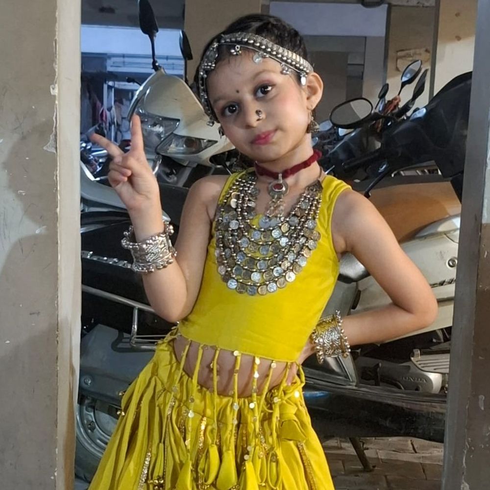મારી સોસાયટી મારી નવરાત્રિ:6 વર્ષની કિયારા નવ દિવસ ગરબાના રંગે રંગાઈ, અમદાવાદમાં ગરબા પ્રત્યેના ઉત્સાહે સૌનું મન મોહ્યું