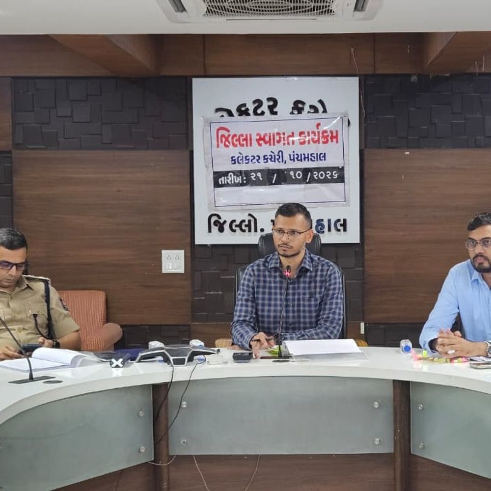 ગોધરામાં જિલ્લા સ્વાગત કાર્યક્રમ યોજાયો:કલેક્ટર અજય દહિયાએ નાગરિકોના પ્રશ્નો સાંભળી અધિકારીઓને સૂચના આપી